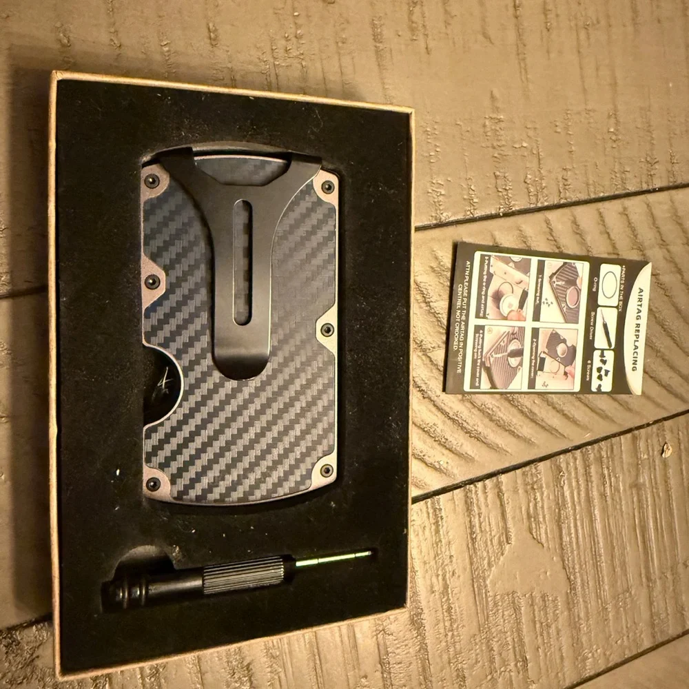 KEMISANT new in the box metal wallet